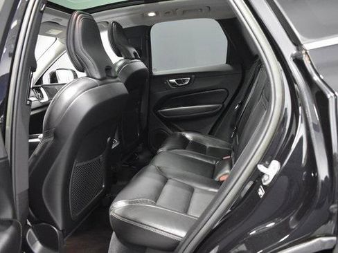 Used 2022 Volvo XC60 B5 Inscription w/ Climate Package image 32