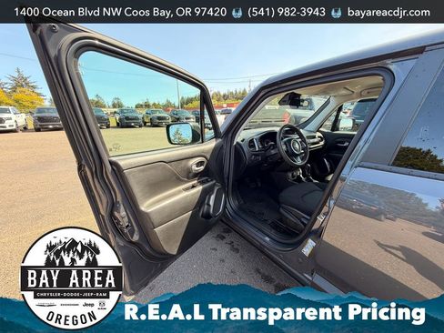 Used 2023 Jeep Renegade Latitude AWD/4WD image 10