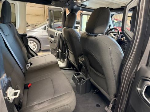 Used 2023 Jeep Wrangler Unlimited Sahara w/ Cold Weather Group AWD/4WD image 28