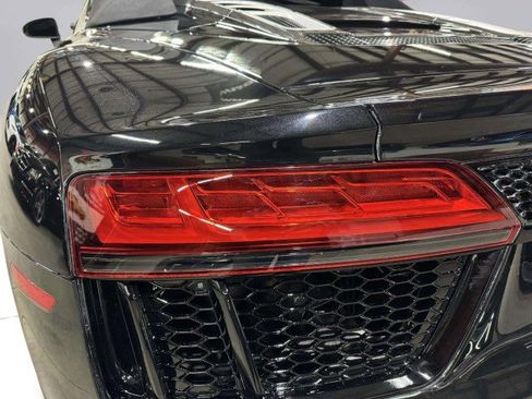 Used 2017 Audi R8 V10 w/ Carbon Exterior Package image 11