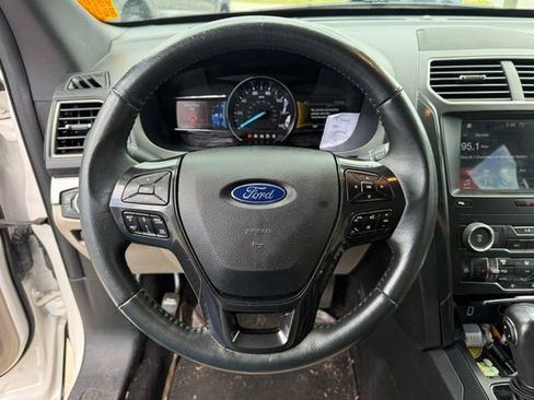 Used 2019 Ford Explorer XLT w/ Equipment Group 202A FWD image 20