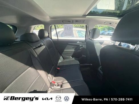 Used 2018 Volkswagen Tiguan SEL AWD/4WD image 9
