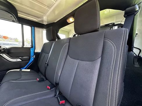 Used 2015 Jeep Wrangler Unlimited Sahara w/ Connectivity Group AWD/4WD image 18