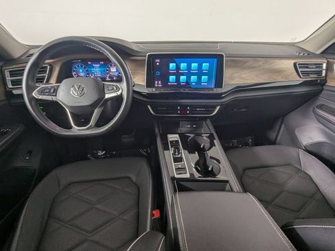Used 2024 Volkswagen Atlas SE FWD image 16