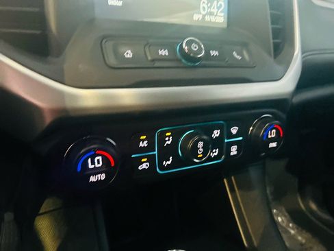 Used 2017 GMC Acadia SLE image 29