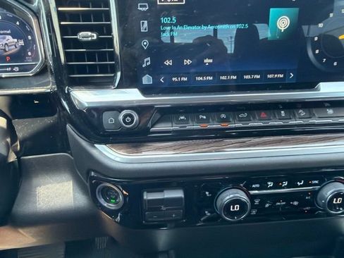Used 2025 Chevrolet Silverado 1500 LT w/ Z71 Off-Road Package AWD/4WD image 55