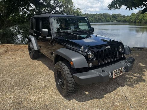 Used 2017 Jeep Wrangler Unlimited Sport AWD/4WD image 2