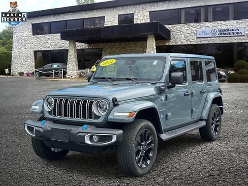 Used 2024 Jeep Wrangler Unlimited Sahara w/ Technology Group AWD/4WD image 2