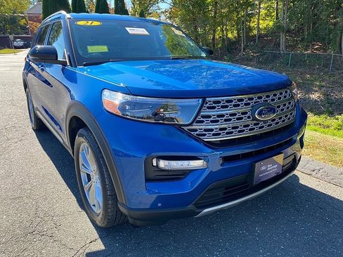Certified 2021 Ford Explorer Limited w/ Equipment Group 301A image 3