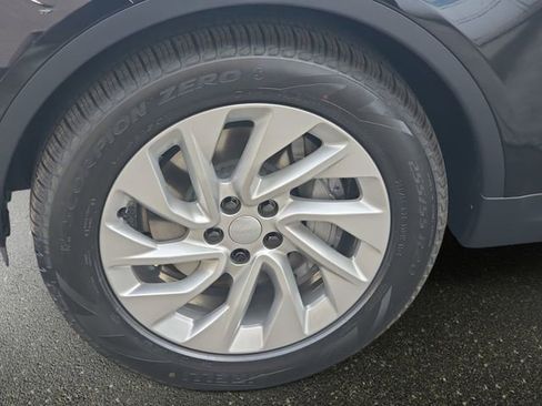 New 2026 Land Rover Discovery S image 19