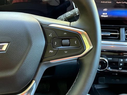 Used 2025 Chevrolet Trax ACTIV w/ Sunroof Package image 11