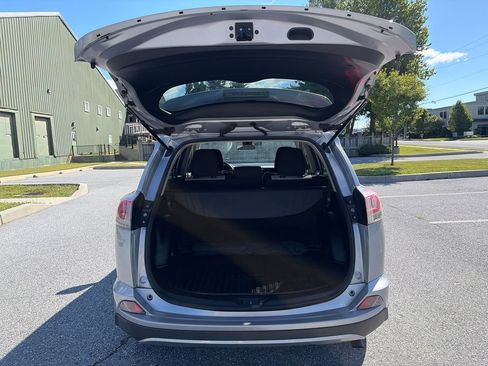 Used 2018 Toyota RAV4 XLE AWD/4WD image 12