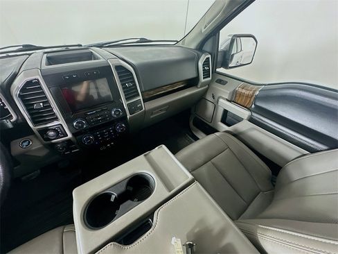 Used 2019 Ford F150 Lariat image 11