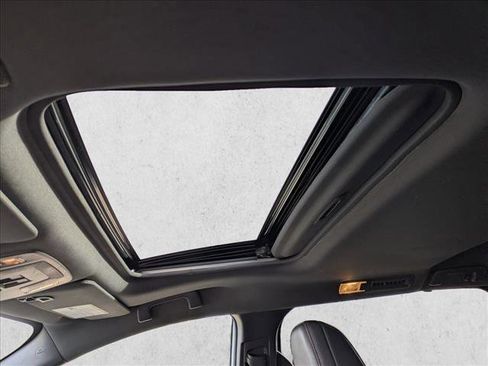 Used 2022 Toyota Sienna XSE image 17