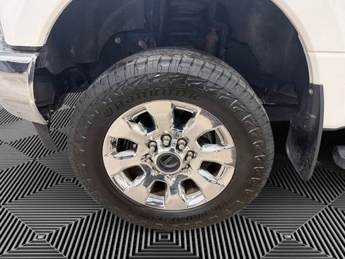 Used 2019 Ford F250 Lariat w/ Chrome Package image 9