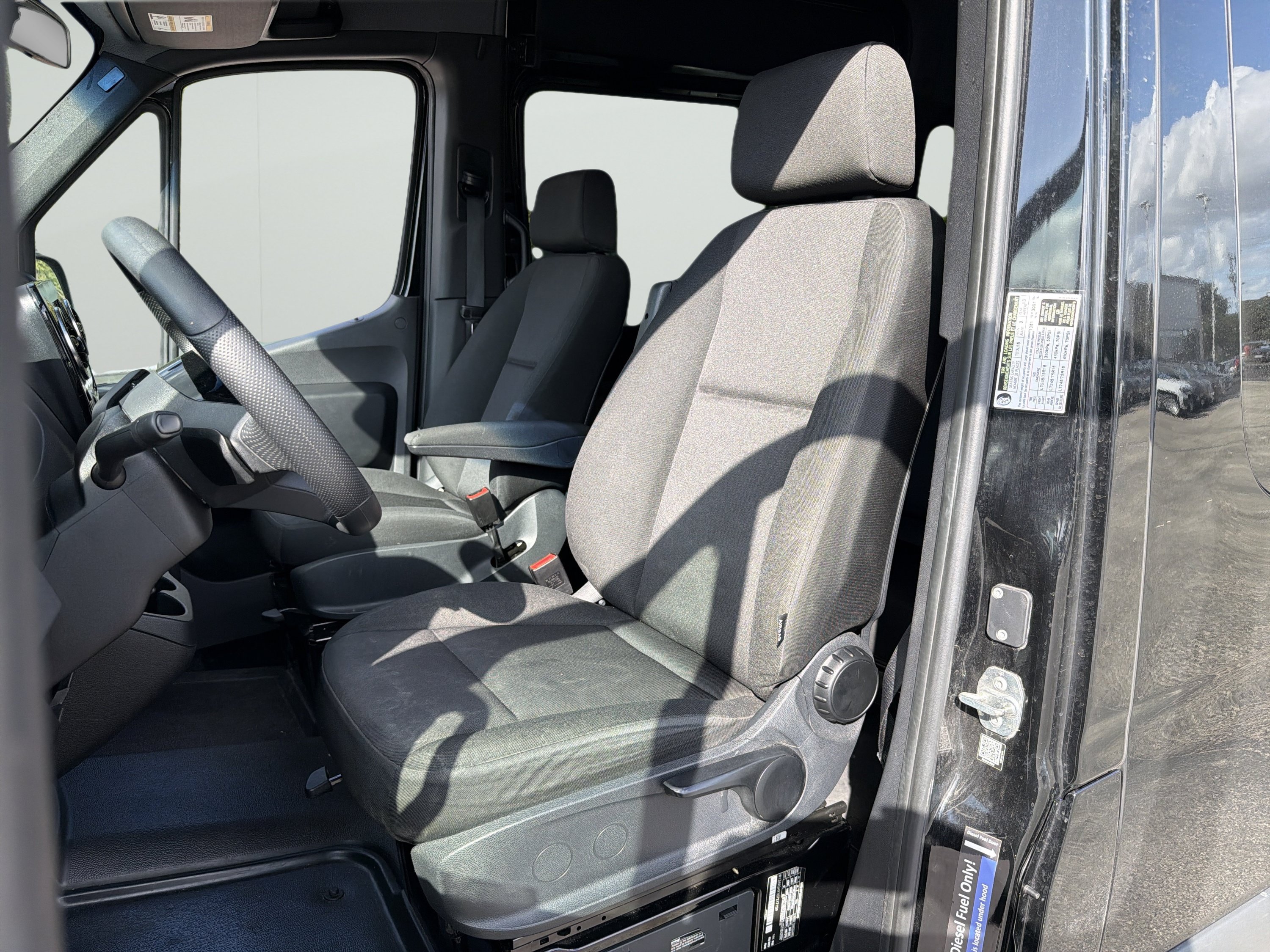 Used 2025 Mercedes-Benz Sprinter 2500 image 9