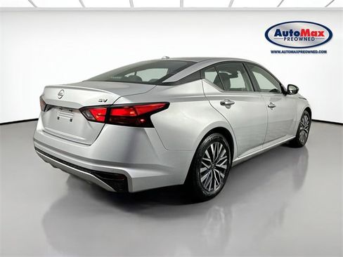 Used 2024 Nissan Altima 2.5 SV image 2