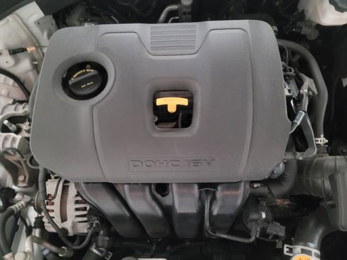 Used 2019 Hyundai Elantra SE image 30