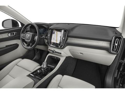 Used 2022 Volvo XC40 T4 Momentum FWD image 15
