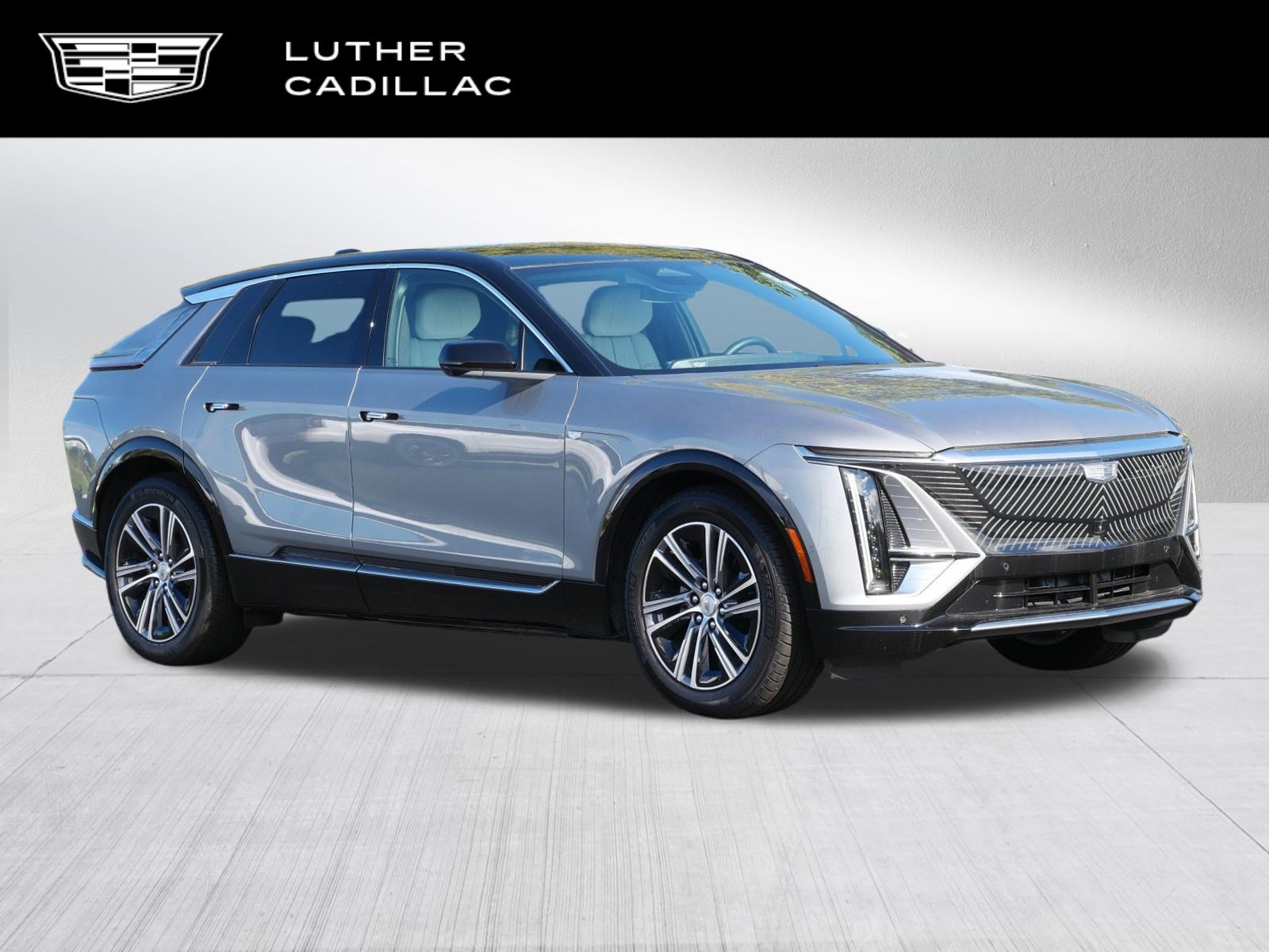 Used 2026 Cadillac Lyriq Luxury w/ LPO, Floor Liner Package AWD/4WD image 1
