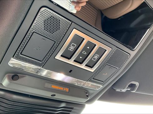 New 2026 Land Rover Discovery Dynamic SE image 22