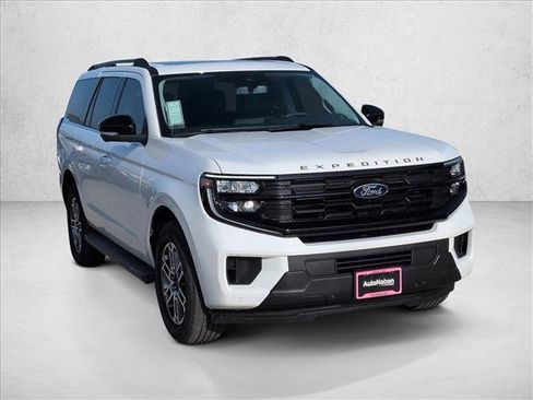 New 2025 Ford Expedition Active image 6