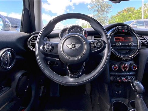 Used 2016 MINI Cooper 4-Door Hardtop FWD image 3