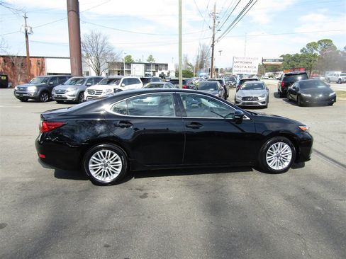 Used 2016 Lexus ES 350 w/ Navigation System Package image 9