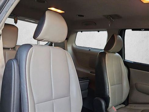 Used 2020 Kia Sedona EX FWD image 16