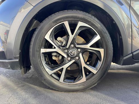 Used 2021 Toyota C-HR XLE image 38