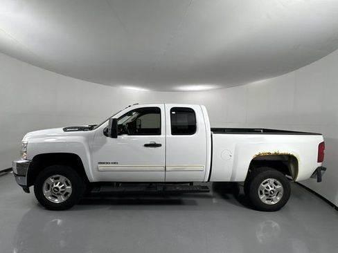 Used 2011 Chevrolet Silverado 2500 LT w/ Interior Plus Package RWD image 29