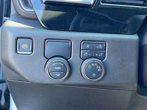 Used 2025 Chevrolet Silverado 1500 LT w/ Safety Package image 28