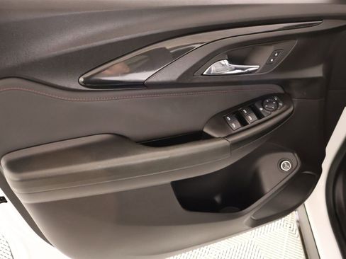 Used 2023 Chevrolet TrailBlazer RS w/ Sun and Liftgate Package FWD image 16