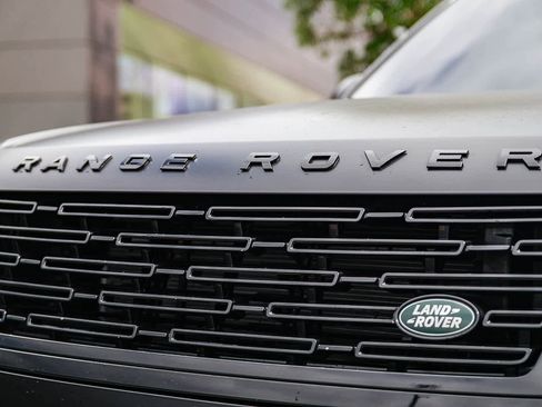 Used 2023 Land Rover Range Rover SE image 11