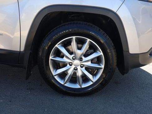 Used 2018 Jeep Cherokee Limited image 27