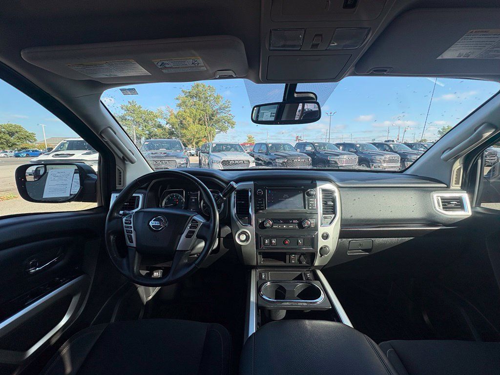 Used 2018 Nissan Titan SV w/ SV Convenience Package RWD image 25