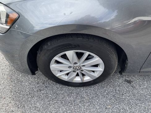 Used 2018 Volkswagen Golf S FWD image 30