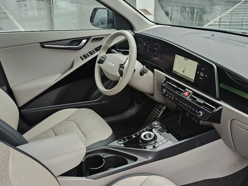 Certified 2023 Kia Niro Wave w/ Wave Preserve Package image 12