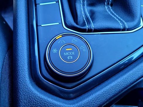 Used 2023 Volkswagen Tiguan SE image 19