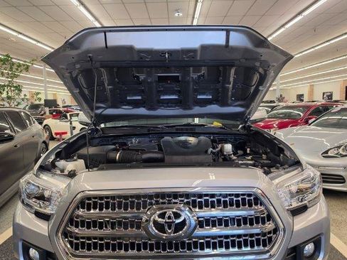 Used 2017 Toyota Tacoma SR5 RWD image 37