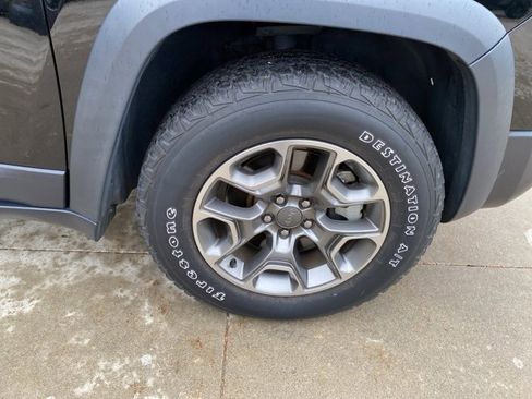 Certified 2022 Jeep Cherokee Trailhawk image 16