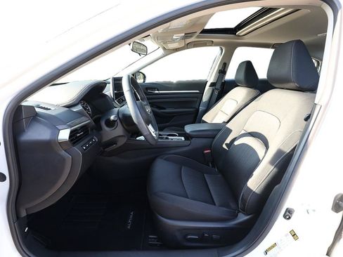 Used 2023 Nissan Altima 2.5 SV w/ SV Premium Package FWD image 12