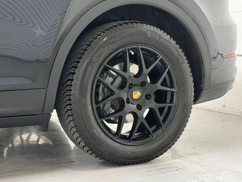 Used 2022 Porsche Cayenne AWD/4WD image 48