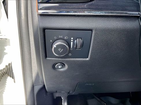 Used 2021 Jeep Grand Cherokee Overland AWD/4WD image 34