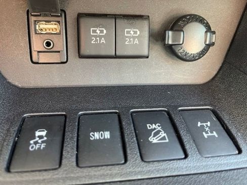 Used 2018 Toyota Highlander XLE AWD/4WD image 26