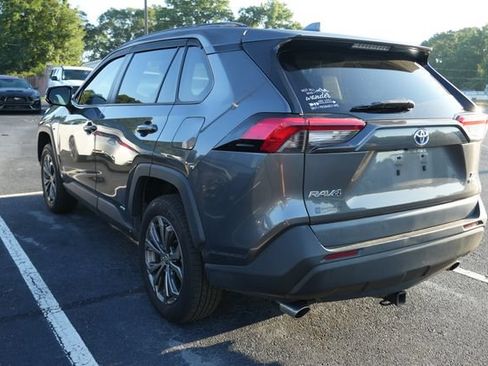 Used 2022 Toyota RAV4 XLE Premium AWD/4WD image 5