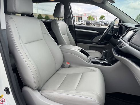 Used 2018 Toyota Highlander XLE FWD image 26