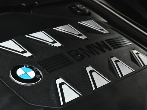 Used 2025 BMW 760i xDrive image 75