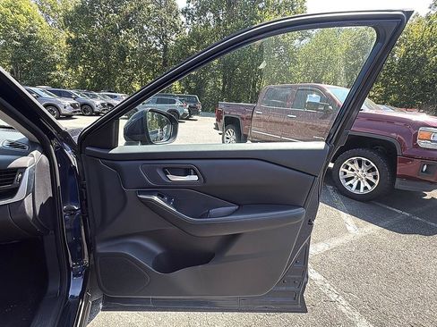 Certified 2025 Nissan Rogue SV AWD/4WD image 29