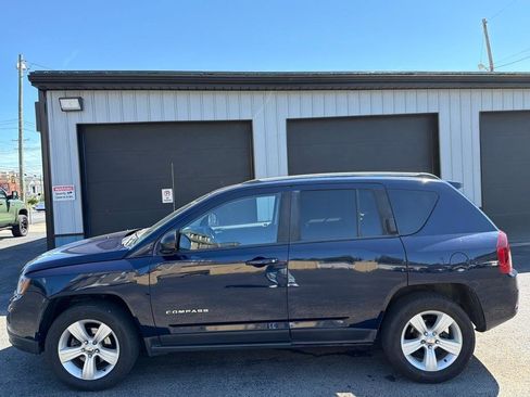 Used 2016 Jeep Compass Sport w/ Power Value Group AWD/4WD image 2